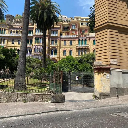 Casetta Centrale Di Bibi A Piazza Amedeo Neapel Exterior foto
